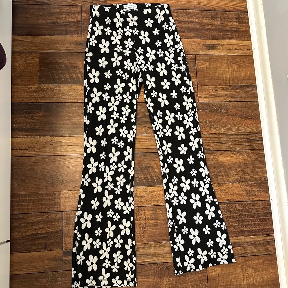 URBAN OUTFITTERS FLOWER FLARE PANTS
